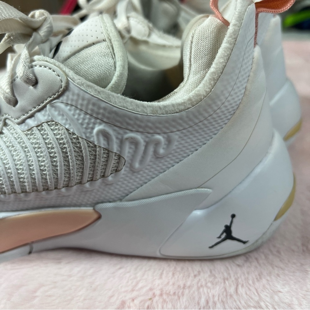 Nike Jordan Women's White and Pink Sneakers b64 - Picture 5 of 8